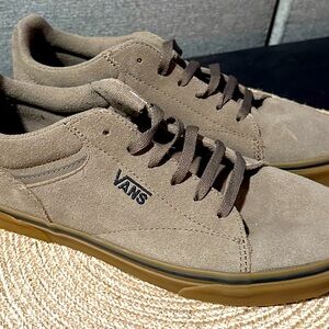 Men’s Vans tan low Ward Sneakers - like new